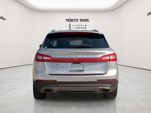 Used 2018 Lincoln MKX Reserve w/ Cargo Accessories Package FWD image 4