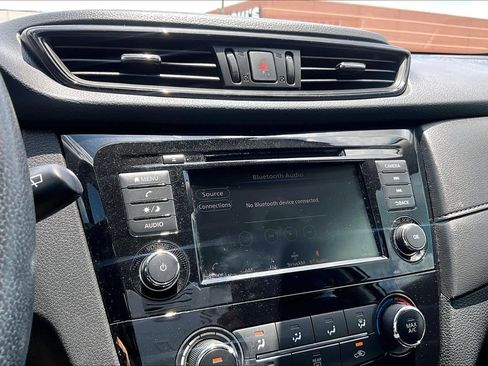 Used 2020 Nissan Rogue S w/ Special Edition Package FWD image 34