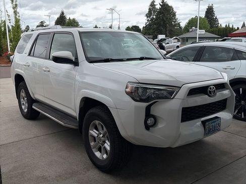 Certified 2018 Toyota 4Runner SR5 AWD/4WD image 2