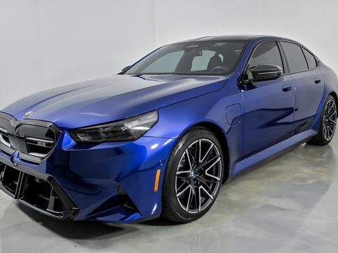 Used 2025 BMW M5 w/ Carbon Package AWD/4WD image 5
