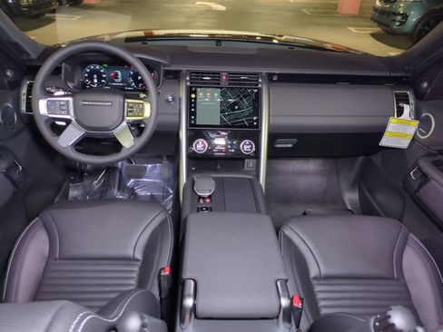 New 2026 Land Rover Discovery S AWD/4WD image 25