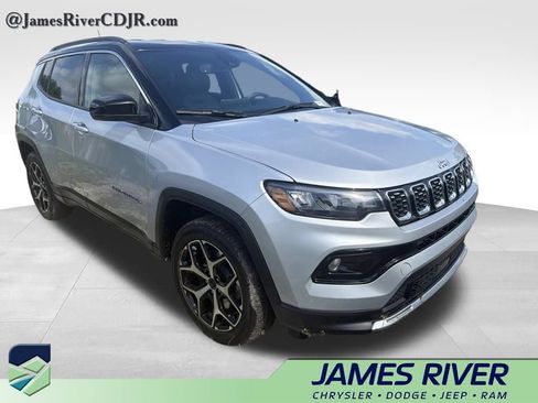 Used 2025 Jeep Compass Limited AWD/4WD image 4