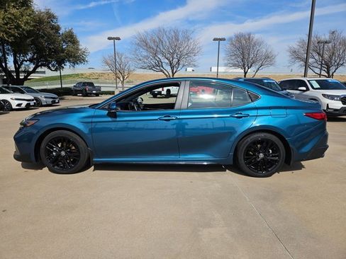 Used 2025 Toyota Camry SE w/ Convenience Package image 5