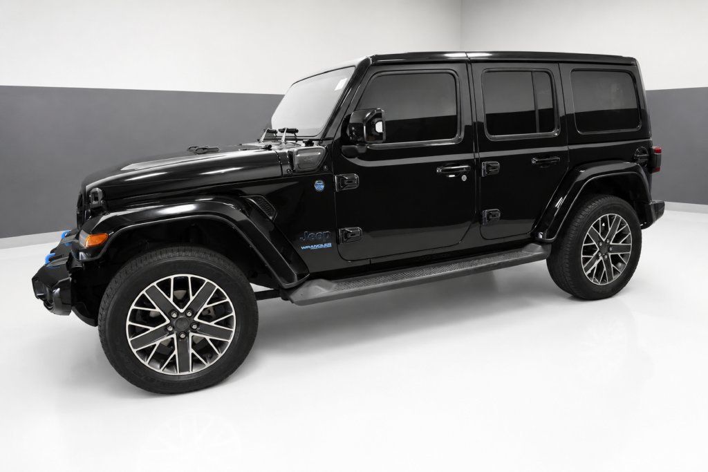 Used 2022 Jeep Wrangler Unlimited Sahara AWD/4WD image 2
