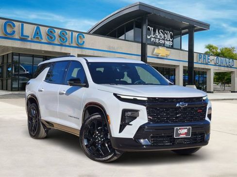 Used 2026 Chevrolet Traverse RS w/ LPO, Floor Liner Package FWD image 2