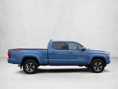 Used 2019 Toyota Tacoma TRD Sport w/ TRD Premium Sport Package AWD/4WD image 4