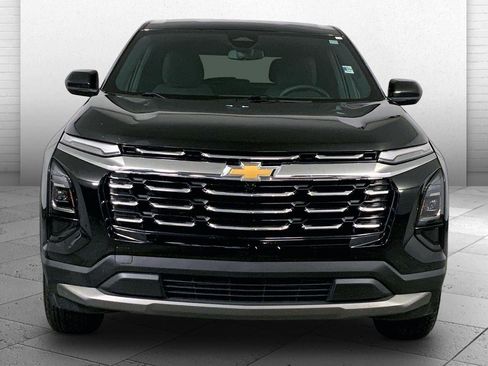 Used 2025 Chevrolet Equinox LT AWD/4WD image 2