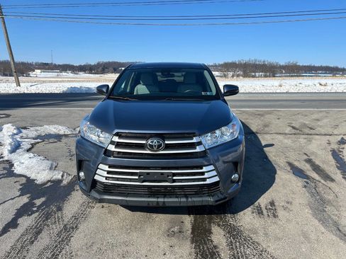 Used 2017 Toyota Highlander AWD V6 image 5