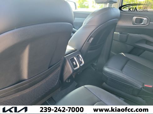 Certified 2024 Kia Sorento EX w/ Panoramic Sunroof Package FWD image 13