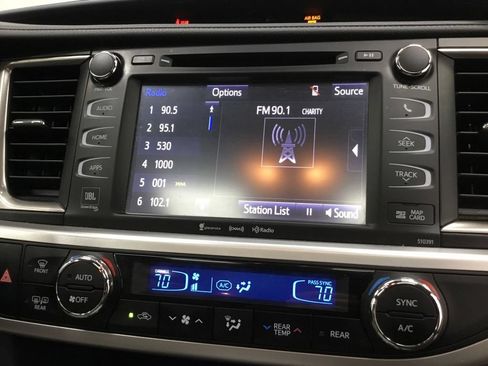 Used 2019 Toyota Highlander Limited Platinum AWD/4WD image 32