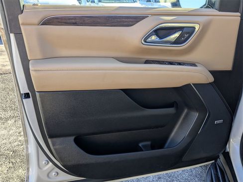 Used 2021 Chevrolet Suburban Premier image 10