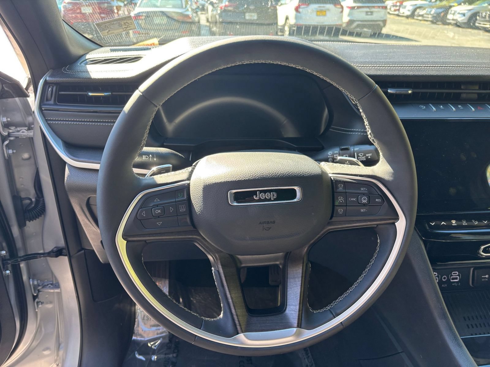 Used 2026 Jeep Grand Cherokee Limited AWD/4WD image 29