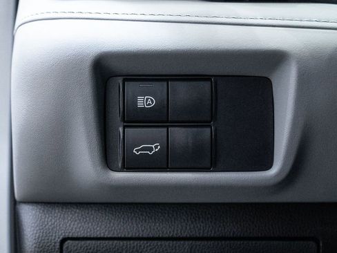 Certified 2025 Toyota Highlander XLE image 19