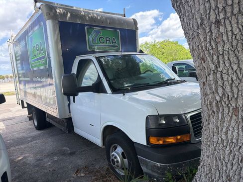 Used 2018 GMC Savana 3500 w/ Power Convenience Package image 2