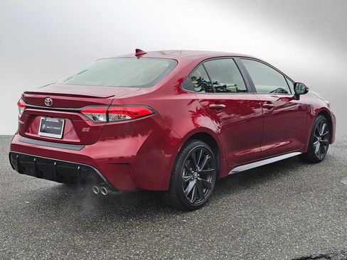 Used 2024 Toyota Corolla SE w/ SE Premium Package image 3