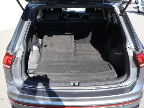 Used 2023 Volkswagen Tiguan SE R-Line image 33