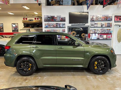 Used 2021 Jeep Grand Cherokee Trackhawk w/ Trailer Tow Group IV AWD/4WD image 5
