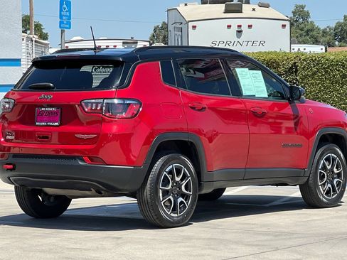 Used 2025 Jeep Compass Trailhawk AWD/4WD image 4