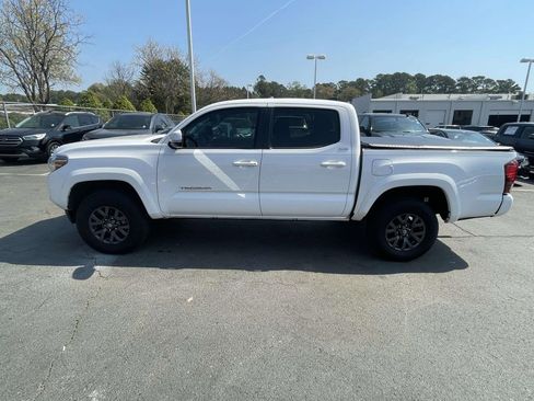 Used 2023 Toyota Tacoma SR5 w/ Technology Package image 7