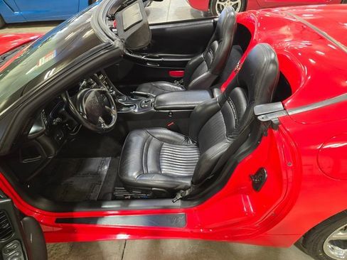 Used 2001 Chevrolet Corvette Convertible w/ Preferred Equipment Group2 image 18