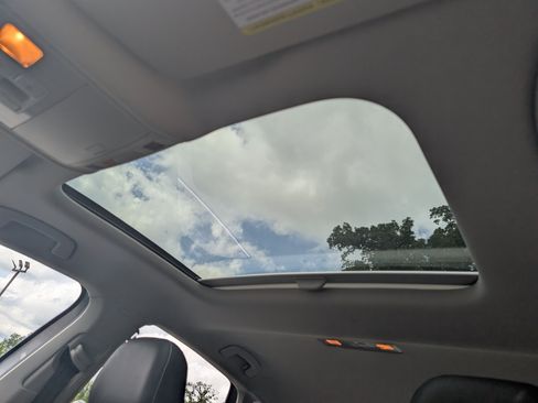 Used 2025 Volkswagen Jetta SE w/ Sunroof Package FWD image 13