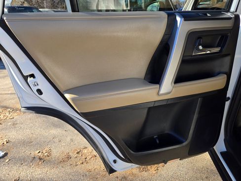 Used 2017 Toyota 4Runner SR5 Premium image 45