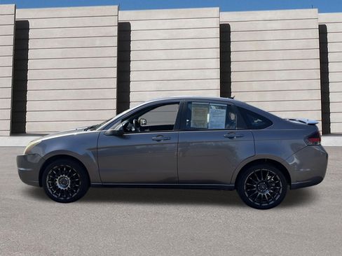 Used 2010 Ford Focus SES FWD image 2