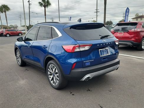 Used 2022 Ford Escape Titanium image 3