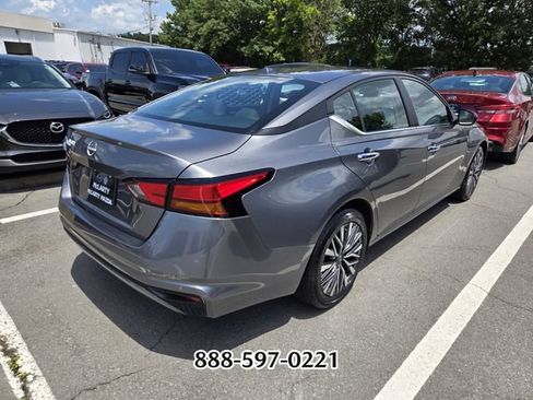 Used 2025 Nissan Altima 2.5 SV FWD image 6