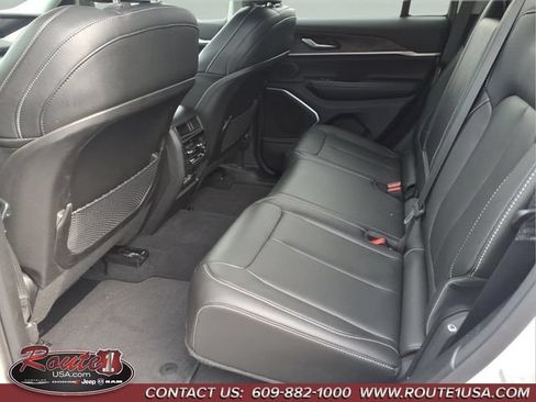 Used 2023 Jeep Grand Cherokee Limited AWD/4WD image 13