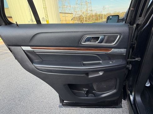 Used 2016 Ford Explorer Limited image 23