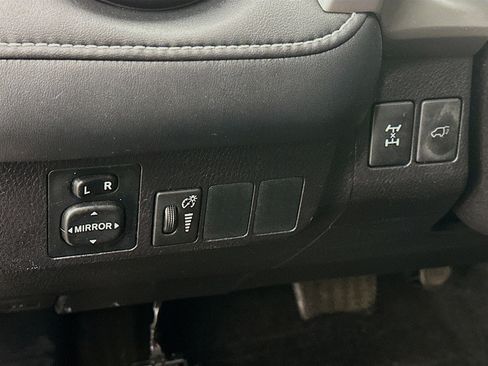 Used 2016 Toyota RAV4 XLE AWD/4WD image 17