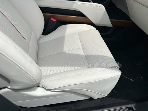 New 2026 Cadillac Vistiq Sport image 10