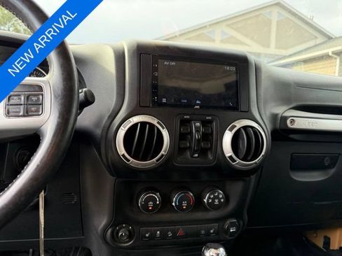 Used 2014 Jeep Wrangler Unlimited Rubicon AWD/4WD image 12