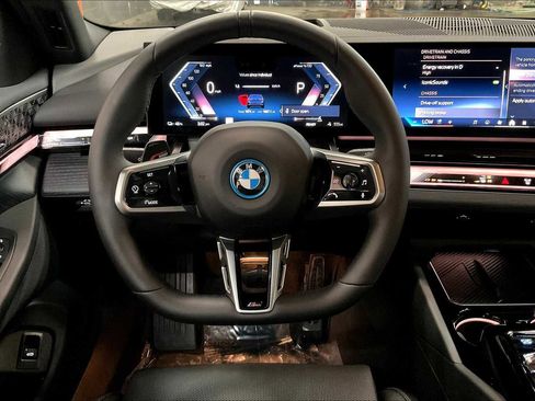 Used 2025 BMW i5 xDrive40 w/ Executive Package image 8