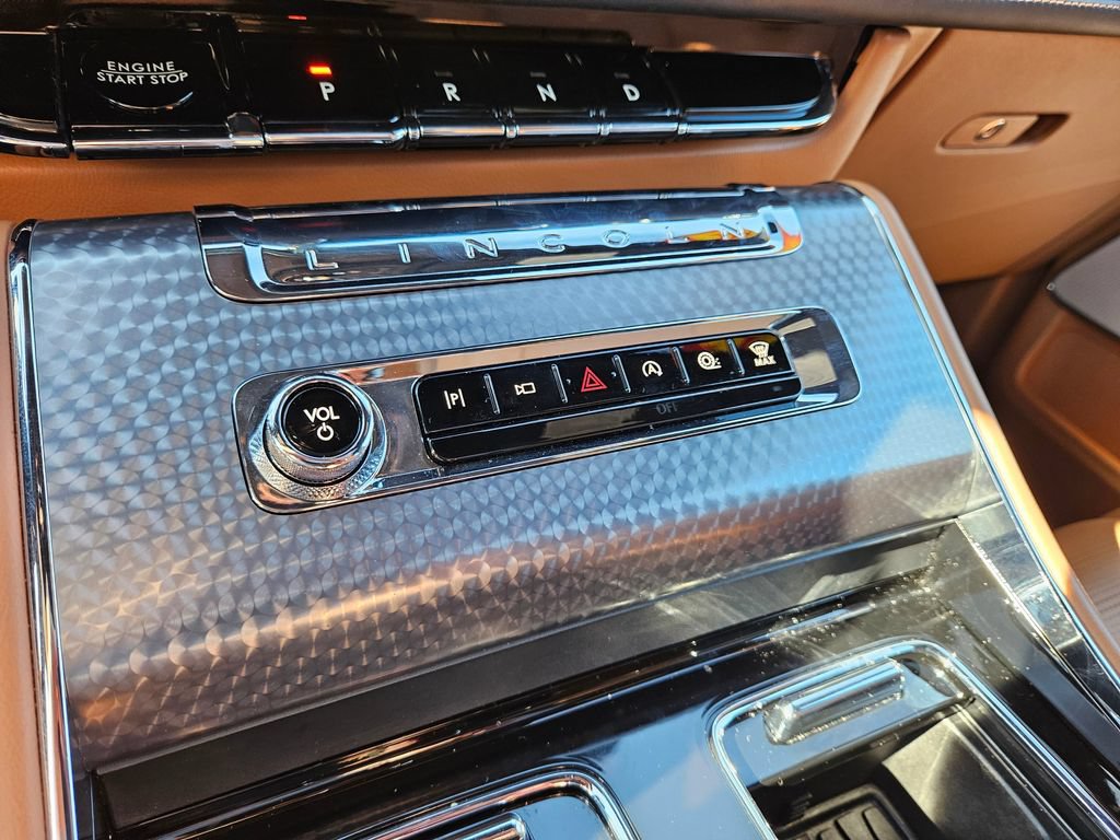 Certified 2025 Lincoln Aviator Black Label AWD/4WD image 29