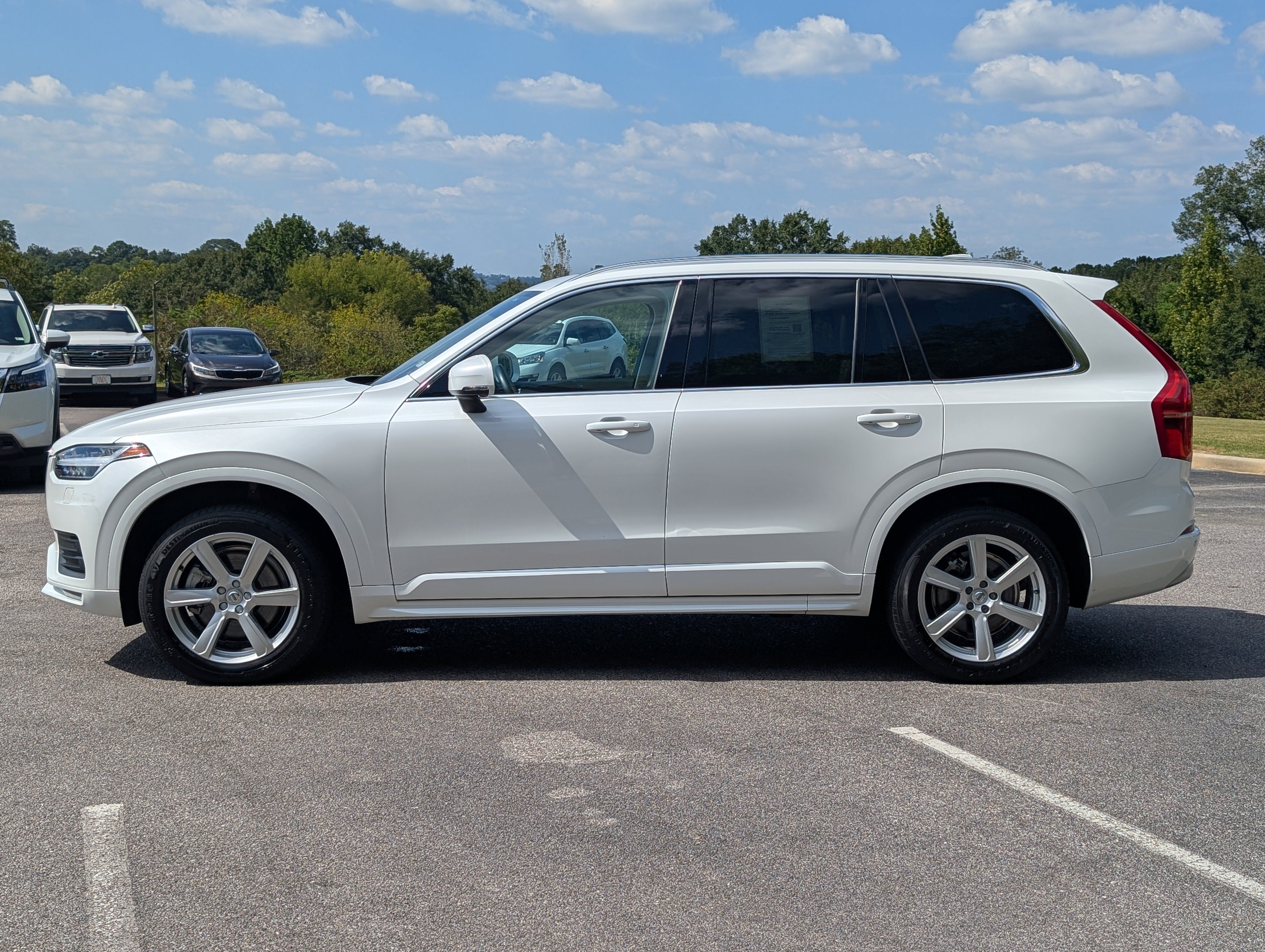 Used 2022 Volvo XC90 T5 Momentum AWD/4WD image 6