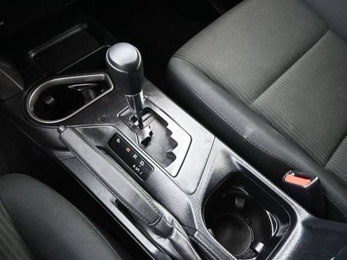 Used 2018 Toyota RAV4 LE FWD image 28