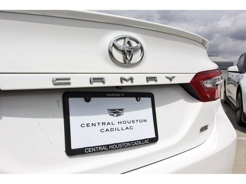 Used 2020 Toyota Camry SE FWD image 29