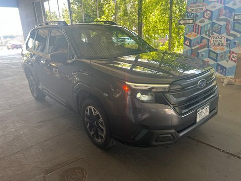 Used 2025 Subaru Forester AWD/4WD image 2