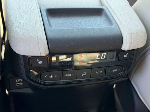 Used 2025 Toyota Grand Highlander AWD image 31