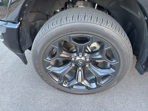Used 2022 RAM 1500 Limited AWD/4WD image 2