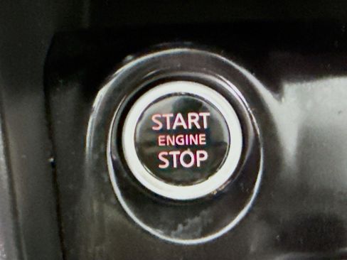 Used 2021 Nissan Versa SV image 21