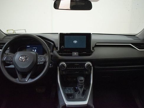 Used 2024 Toyota RAV4 XLE AWD/4WD image 11