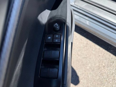 Used 2025 Toyota Camry SE FWD image 13