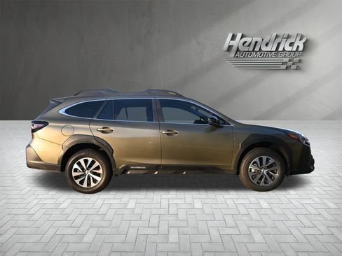 Used 2025 Subaru Outback Premium image 10