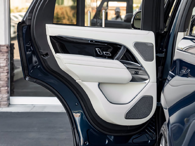 New 2026 Land Rover Range Rover Autobiography AWD/4WD image 28