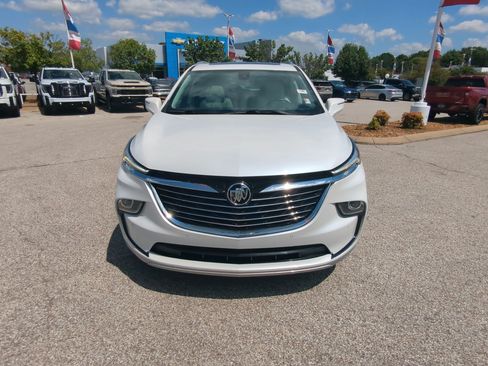 Used 2023 Buick Enclave Essence w/ Experience Buick Package FWD image 3
