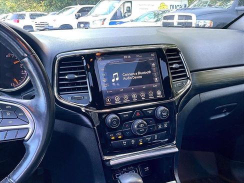Used 2020 Jeep Grand Cherokee Altitude AWD/4WD image 17