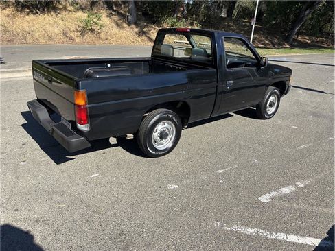 Used 1995 Nissan Pickup 2WD Regular Cab image 7
